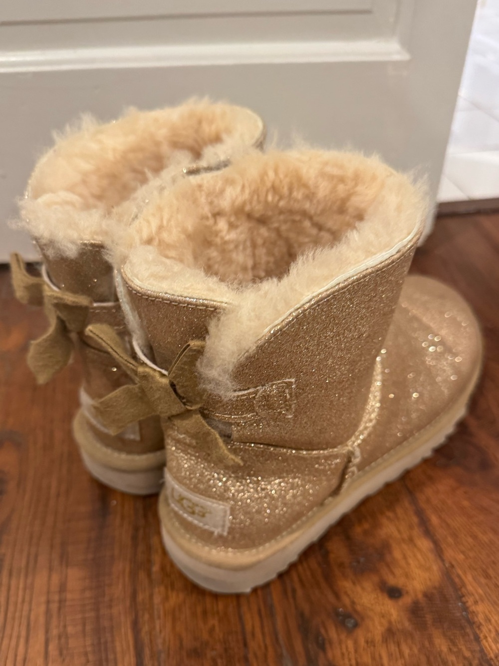 UGG Women’s sz 7 Sparkle Short Boot - Gold Glitter- bow in back - Picture 4 of 10